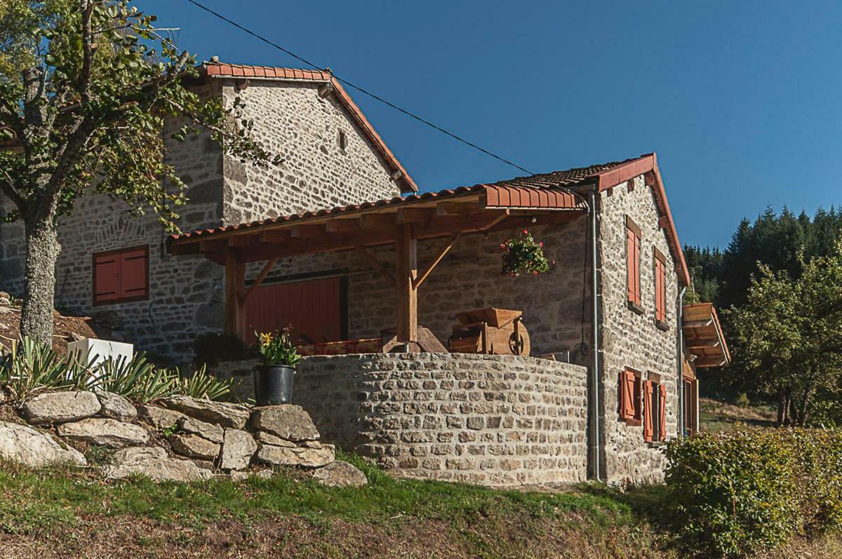 Gite " Oree Des Bois" Vertolaye Екстер'єр фото