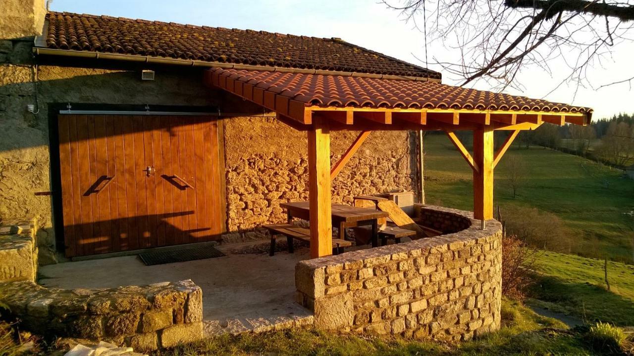 Gite " Oree Des Bois" Vertolaye Екстер'єр фото